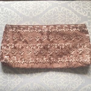Clutch lace
